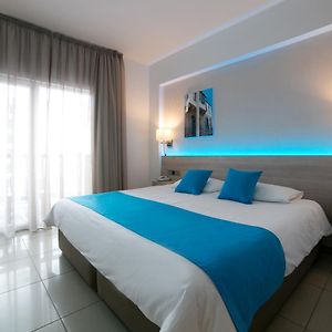 Double or Twin Room Side Sea View